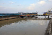 Нивото на Дунав при Лом се е понижило леко, постоянното наблюдение продължава