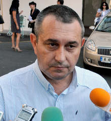 На всички адреси в Бургас, където има регистрирани хора с карантина, на входните врати ще бъдат разлепени обявления "карантина"