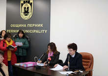 Проектът за бюджет на община Перник за 2019 г.  е  65 740 345 лв. с преходни остатъци