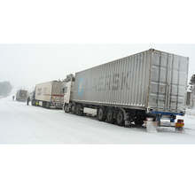 Спряно е движението на товарни камиони към Република Северна Македония през граничния пункт "Деве баир" заради снеговалеж