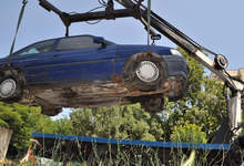 Община Берковица премахва стари автомобили от улиците