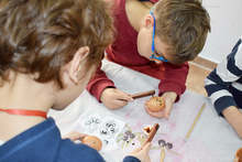 В Сандански отвори врати работилница "Изпиши яйце"