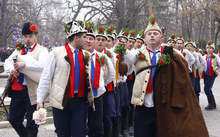 Фестивалът на уникалния за страната"Ямболски коледарски буенек" ще се проведе на четири сцени в града