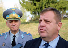 Над 5500 души е недокомплектът в Българската армия, каза министърът на отбраната Красимир Каракачанов