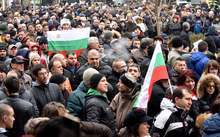 В Пловдив над хиляда граждани протестираха  в защита на обвинения в убийство доктор Димитров