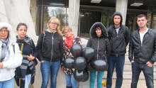 В Плевен продължава протестът на майки на деца с увреждания, подкрепени от млади мъже