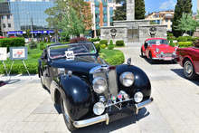 Над 100 автомобила и около 40 мотоциклети бяха показани на ретропарад в Сливен