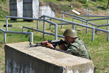 Български граждани, желаещи доброволно да преминат курс по начална военна подготовка, се обучават в НВУ "Васил Левски"
