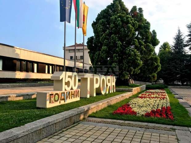 Символично ще бъде открита ремонтираната сграда на Община Троян Символично ще бъде открита ремонтираната сграда на Община Троян