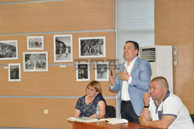 Кметът на Несебър разговаря с жителите на Свети Влас за реформите в общинската администрация и новите проекти за града им Кметът на Несебър разговаря с жителите на Свети Влас за реформите в общинската администрация и новите проекти за града им