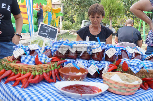 Сладко от люти чушки стана хит на последния фестивал в пловдивското село Куртово Конаре Сладко от люти чушки стана хит на последния фестивал в пловдивското село Куртово Конаре