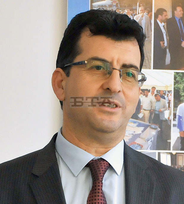 Евродепутатът Асим Адемов връчи награди на ученици от Смолян