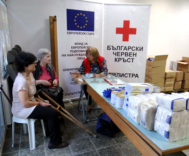 Шейсет и шест на сто от правоимащите са получили хранителни продукти за втори транш по Оперативна програма за храни в Силистренско Шейсет и шест на сто от правоимащите са получили хранителни продукти за втори транш по Оперативна програма за храни в Силистренско