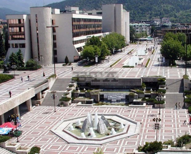 Продължава реализацията на проекта за благоустрояване на градската среда в Благоевград Продължава реализацията на проекта за благоустрояване на градската среда в Благоевград