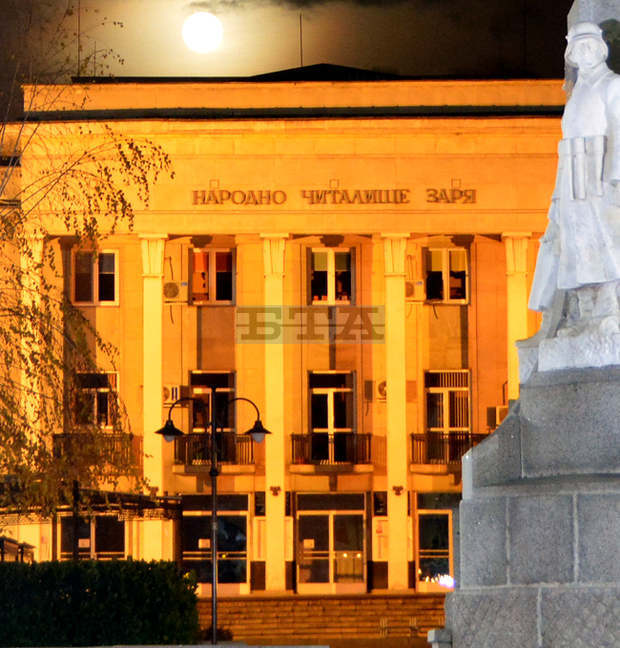 Централното читалище и театърът в Хасково ще бъдат обурудвани с нови осветление, озвучаване и мултимедия Централното читалище и театърът в Хасково ще бъдат обурудвани с нови осветление, озвучаване и мултимедия