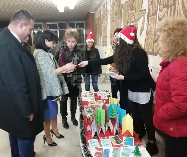 С ученически базар в Кърджали бе дадено началото на благотворителната кампания "Да подарим надежда за Коледа"