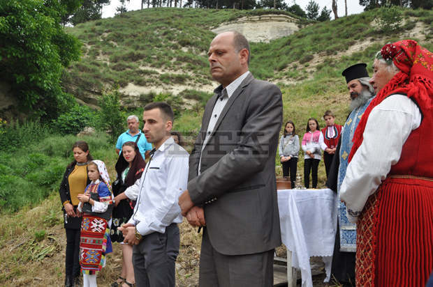 Скалният барелеф на "Св. Георги" над село Елешница беше осветен днес