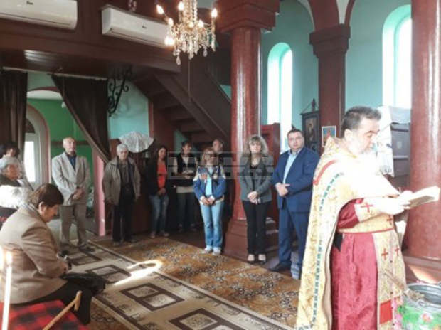 В свищовското село Драгомирово е отбелязан храмовият празник на селото в църквата "Св. Иван Рилски" В свищовското село Драгомирово е отбелязан храмовият празник на селото в църквата "Св. Иван Рилски"
