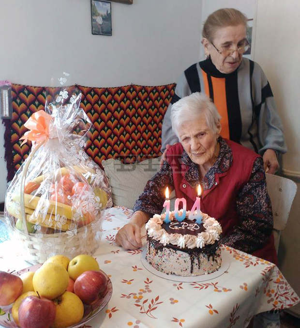На 104 години баба Радка Бабева от Исперих се чувства все още "младичка"