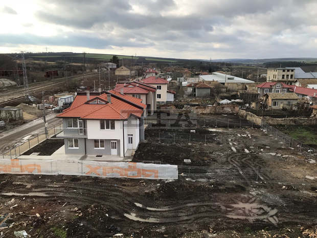 Ключове за новопостроените къщи в Хитрино ще получат собствениците им на церемония в населеното място Ключове за новопостроените къщи в Хитрино ще получат собствениците им на церемония в населеното място