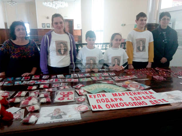Ученици от Кюстендил правят мартеници, набирайки средства за онкоболни връстници Ученици от Кюстендил правят мартеници, набирайки средства за онкоболни връстници