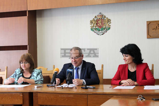 Над 100 фирми от страната и съседни държави ще покажат продукция на 241-вия Пролетен панаир в Търговище Над 100 фирми от страната и съседни държави ще покажат продукция на 241-вия Пролетен панаир в Търговище