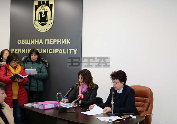 Проектът за бюджет на община Перник за 2019 г.  е  65 740 345 лв. с преходни остатъци