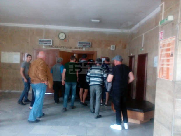 Отложиха делото срещу 84 миньори от Бобов дол, изправени на съд заради участието им в протест Отложиха делото срещу 84 миньори от Бобов дол, изправени на съд заради участието им в протест