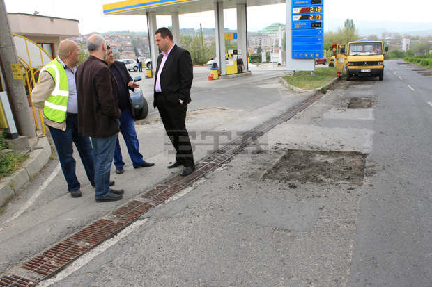 До края на седмицата приключват "кърпежите" по републиканските пътища в района на Кърджали До края на седмицата приключват "кърпежите" по републиканските пътища в района на Кърджали