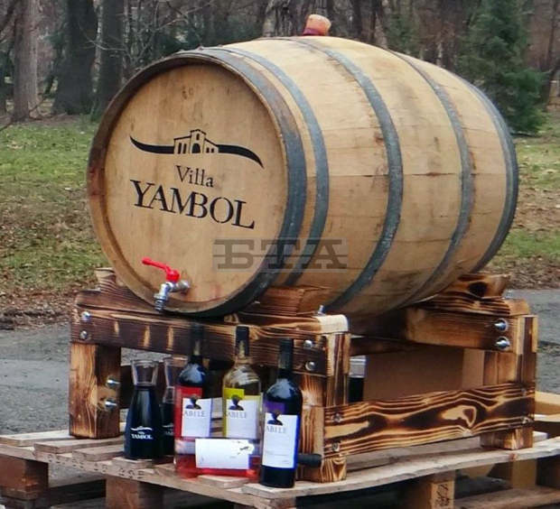 Празник на виното, посветен на "Трифон Зарезан", се състоя днес в градския парк на Ямбол Празник на виното, посветен на "Трифон Зарезан", се състоя днес в градския парк на Ямбол