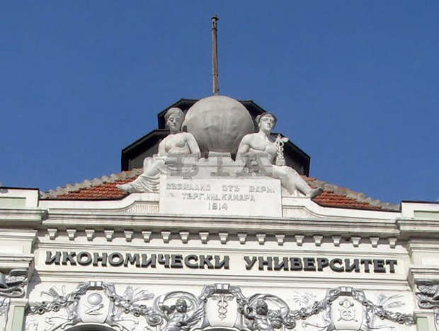 Въвеждането на модерните технологии в университетите привлича студентите, според експерт Въвеждането на модерните технологии в университетите привлича студентите, според експерт