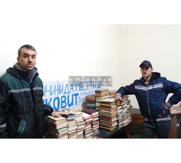Луковитско сдружение дарява 600 книги на пострадалото при пожар читалище в село Скребатно Луковитско сдружение дарява 600 книги на пострадалото при пожар читалище в село Скребатно