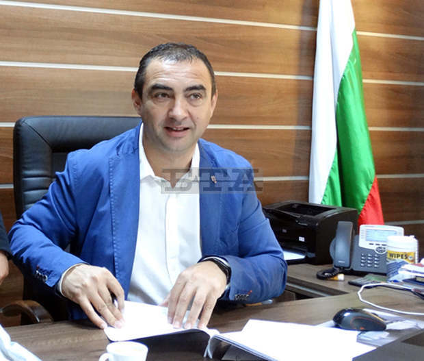 В Луковит въведоха пропускателен режим във всички магазини
