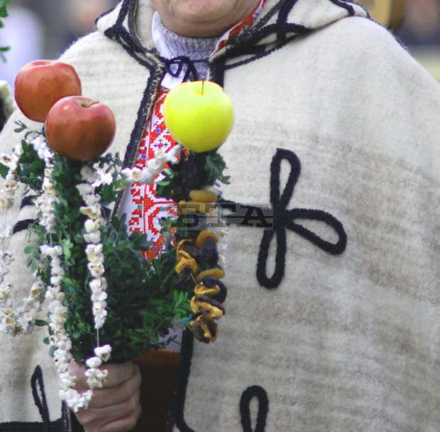 Самодейци от Елхово пресъздадоха народния обичай за Бъдни вечер