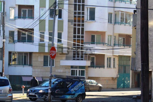 Принудителното премахване на незаконни кабели в Шумен продължава Принудителното премахване на незаконни кабели в Шумен продължава