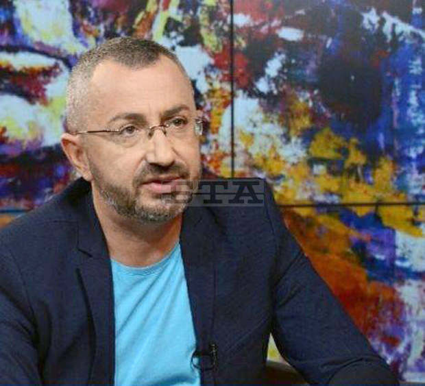 Вале Кардамски отдава почит на жените, променили света, с портретна изложба в Лондон Вале Кардамски отдава почит на жените, променили света, с портретна изложба в Лондон