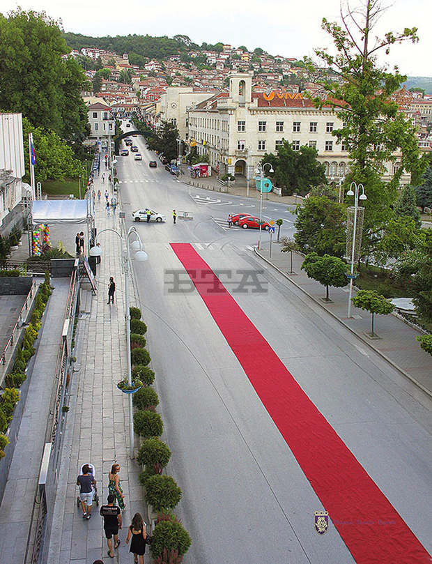 По червен килим ще дефилират 812 великотърновски абитуриенти