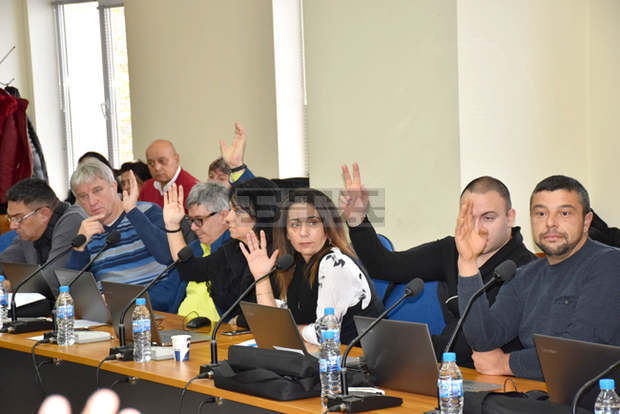Общинският съвет в Ловеч отпусна 35 хиляди лева за нова апаратура за местната многопрофилна болница Общинският съвет в Ловеч отпусна 35 хиляди лева за нова апаратура за местната многопрофилна болница