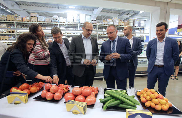 Български фермери доставят директно продукцията сина търговска верига по инициативата "Отгледано с грижа в България"