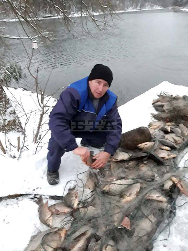 Близо 300 килограма риба е освободена от бракониерски мрежи на язовира край Омуртаг Близо 300 килограма риба е освободена от бракониерски мрежи на язовира край Омуртаг
