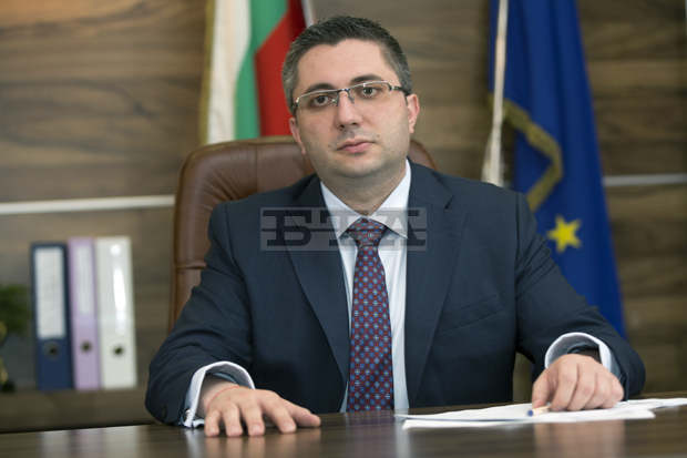 Близо 18 млн. лева се инвестират за подобряване на пътната безопасност в област Плевен Близо 18 млн. лева се инвестират за подобряване на пътната безопасност в област Плевен