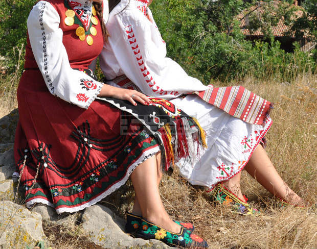 Международен конкурс ще създаде каталог на везбените мотиви в българската шевица