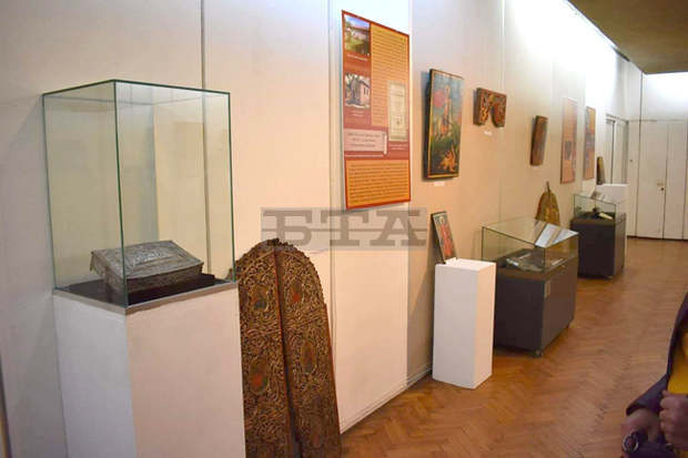 Изложба "Нашите светини" е открита в Перник