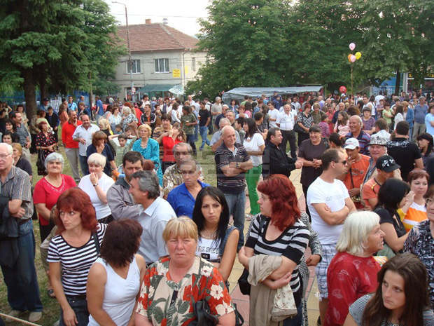 Жителите на пернишкия квартал "Църква" се събират утре на традиционен празник Жителите на пернишкия квартал "Църква" се събират утре на традиционен празник