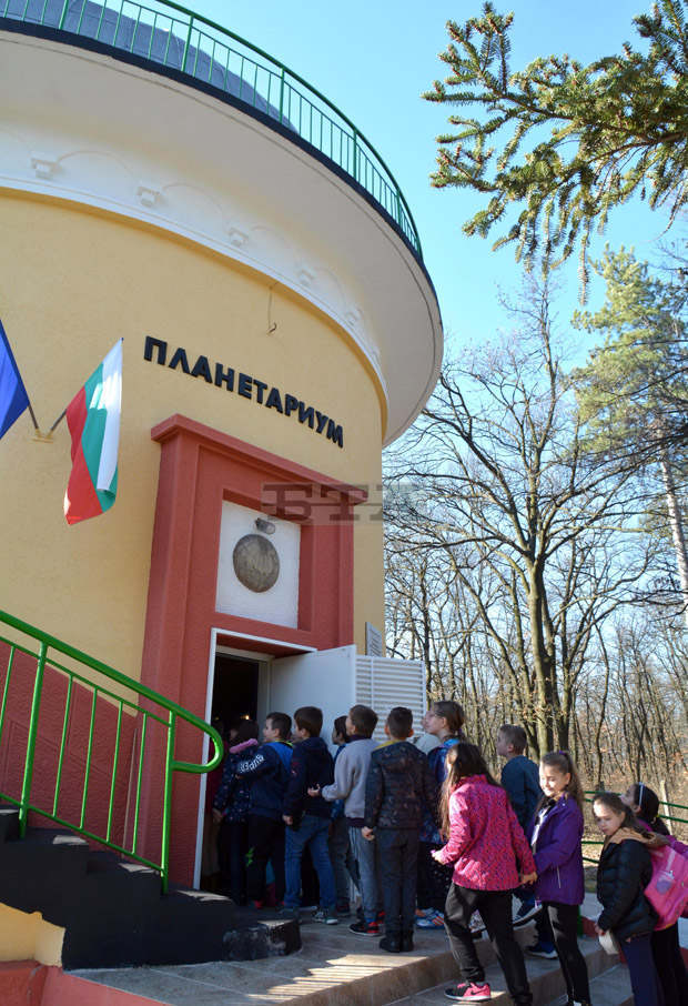 Постоянна изложба "Българска астрономическа книга" се открива в планетариума в Димитровград