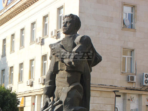 Плевен ще отбележи с общоградски ритуал 180-годишнината от рождението на Левски Плевен ще отбележи с общоградски ритуал 180-годишнината от рождението на Левски