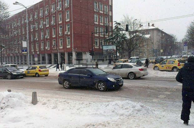 В област Плевен през нощта са разчиствали 61 машини, осигурена е проходимостта на пътищата В област Плевен през нощта са разчиствали 61 машини, осигурена е проходимостта на пътищата