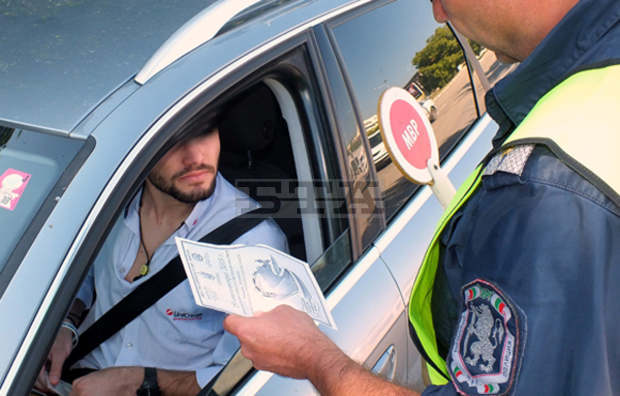Засилени полицейски проверки и мобилни камери ще има в Бургаски регион по време на Великденските празници Засилени полицейски проверки и мобилни камери ще има в Бургаски регион по време на Великденските празници