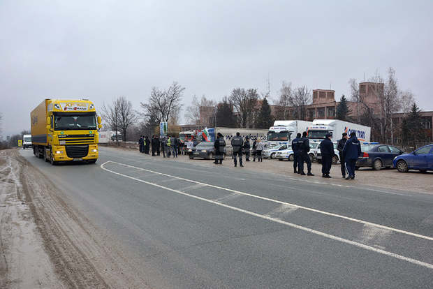 Протестиращи по шосета край Монтана и Берковица поискаха тунел под "Петрохан" Протестиращи по шосета край Монтана и Берковица поискаха тунел под "Петрохан"