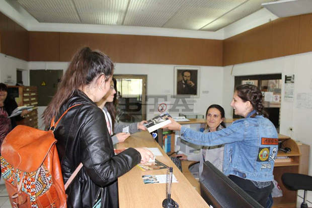Дни без глоби обяви за своите читатели библиотеката в Разград Дни без глоби обяви за своите читатели библиотеката в Разград